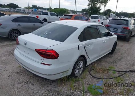 2018 Volkswagen Passat 2.0T R-Line/2.0T S z USA, uszkodzony, nr VIN 1VWAA7A37JC000769